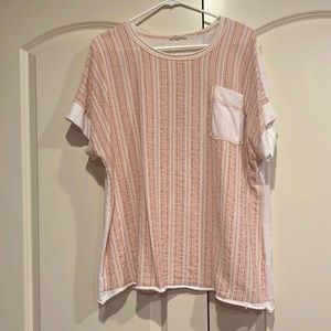 Easel size 2x. NWOT. Cream and peach color. Raw hem. Cute details